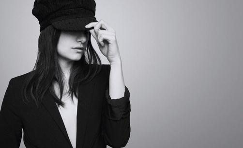 黑色衣服如何搭配和装扮?