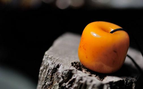 蜜蜡如何鉴别?蜜蜡价格如何?