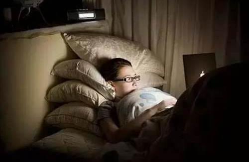 常熬夜会给你带来这些危害!