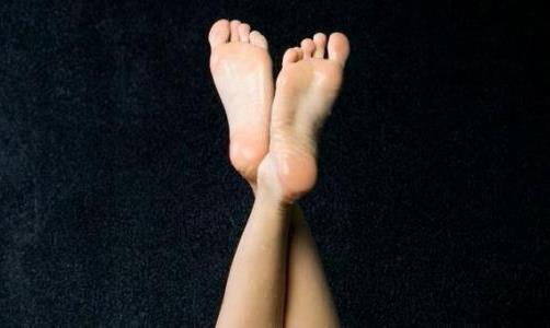 甲沟炎是什么?患甲沟炎的原因